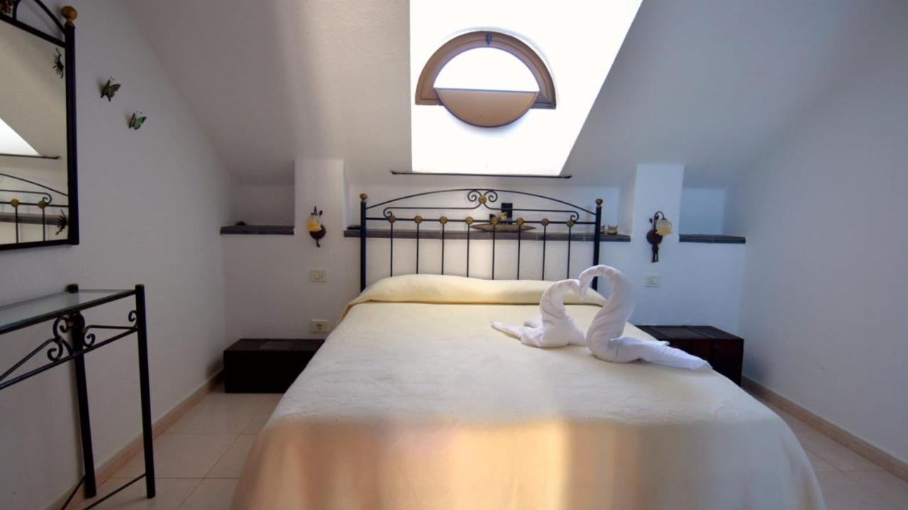 Appartamento Casa Nicole Arona  Esterno foto